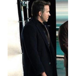 Red Notice Ryan Reynolds Coat